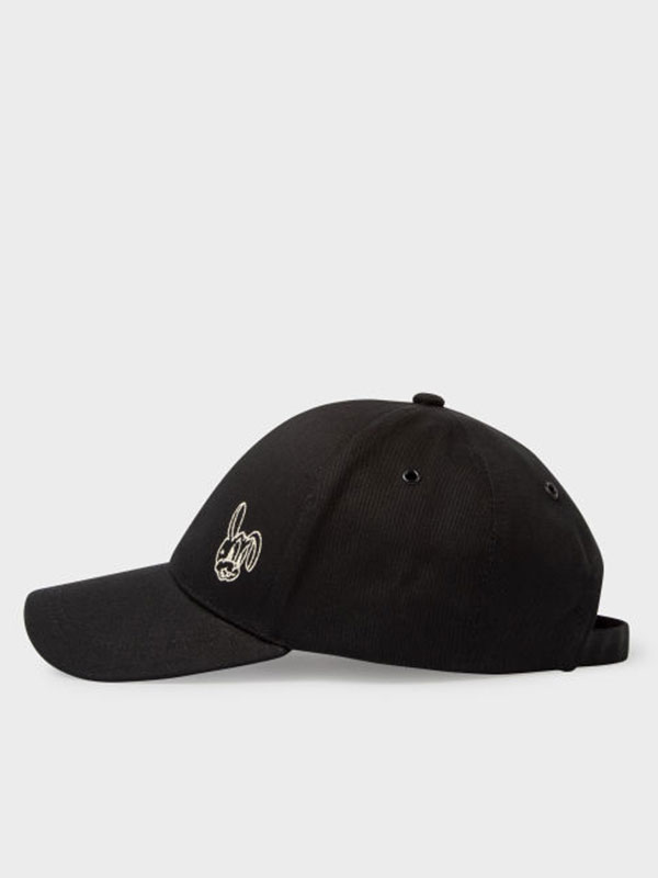 A Baseball Cap for Year-Round Style